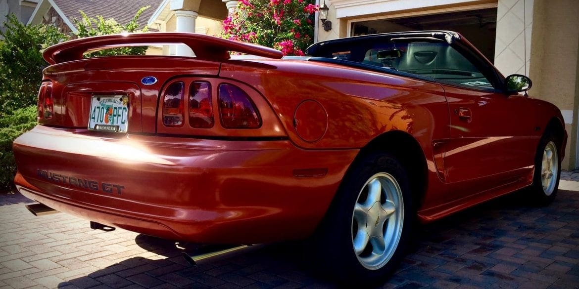 Video: Installing A Cold Air Intake On A 1997 Ford Mustang GT