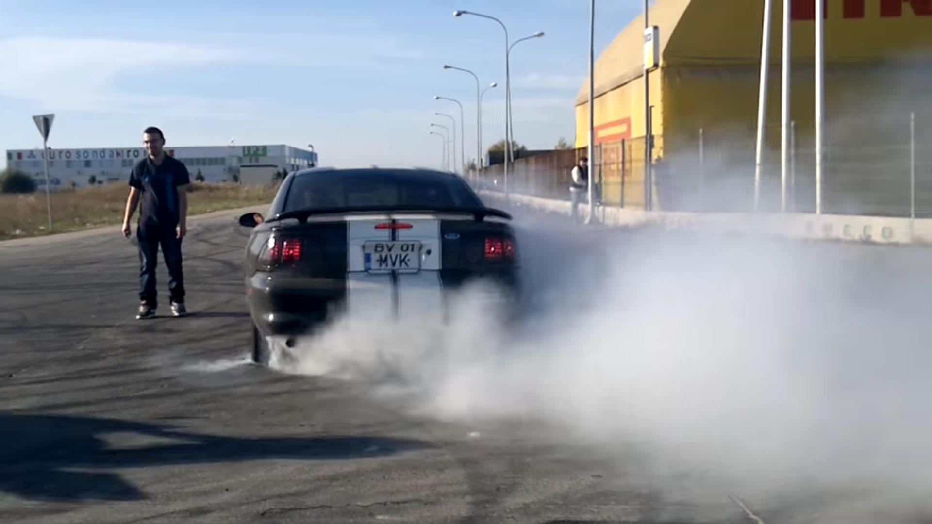 Video: 1997 Ford Mustang Burnouts + Drag Race