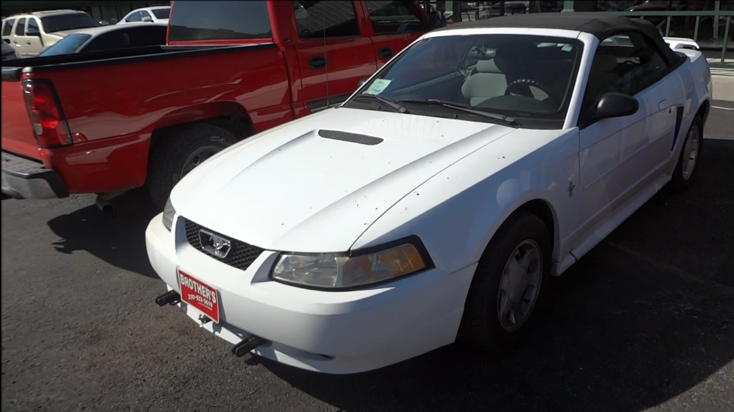 Video: 2000 Ford Mustang V6 Convertible In-Depth Tour