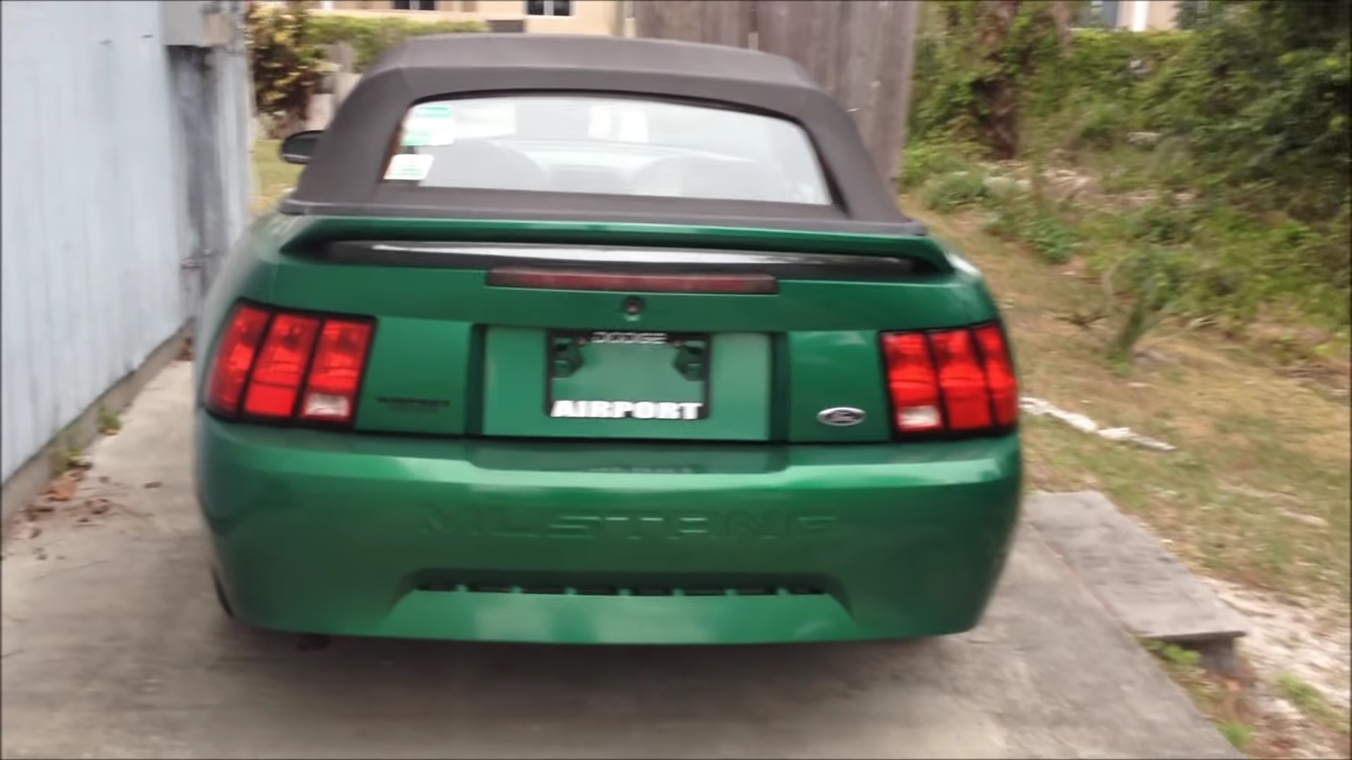 Video: 2000 Ford Mustang V6 Full Tour