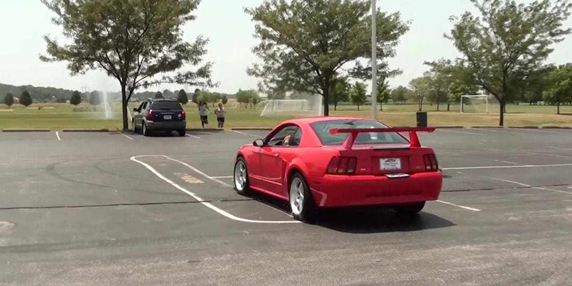 Video: Test Driving A 2000 Ford Mustang SVT Cobra R 5.4 DOHC V8 Six Speed