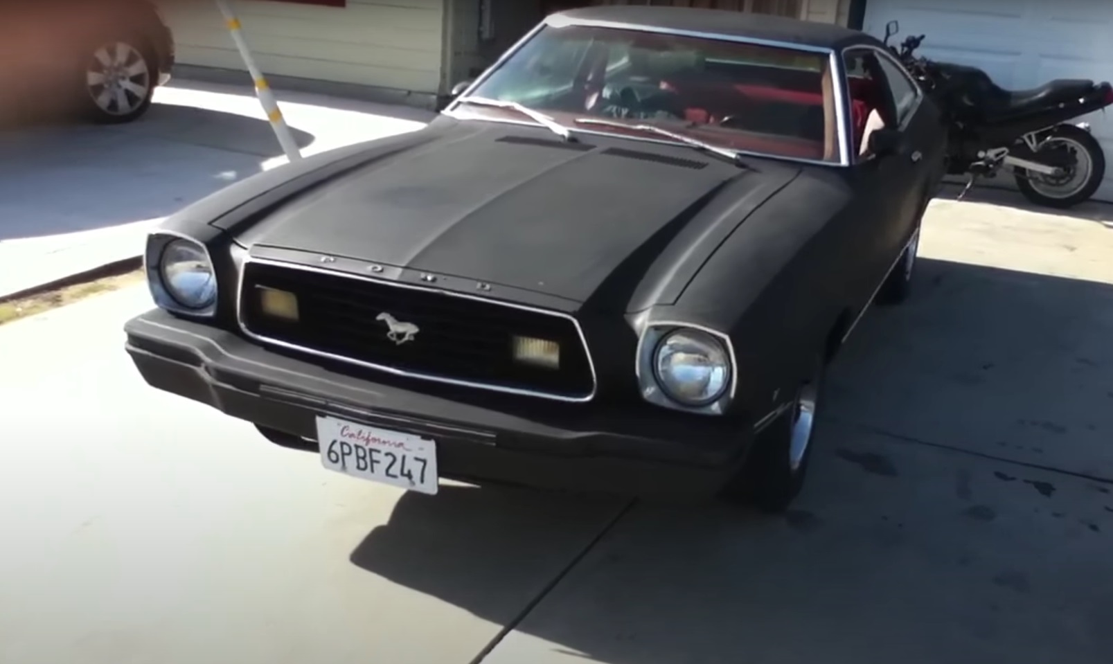 Video: 1977 Ford Mustang Mach 1 In Matte Black