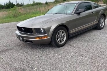 Video: 2005 Ford Mustang V6 Full Tour