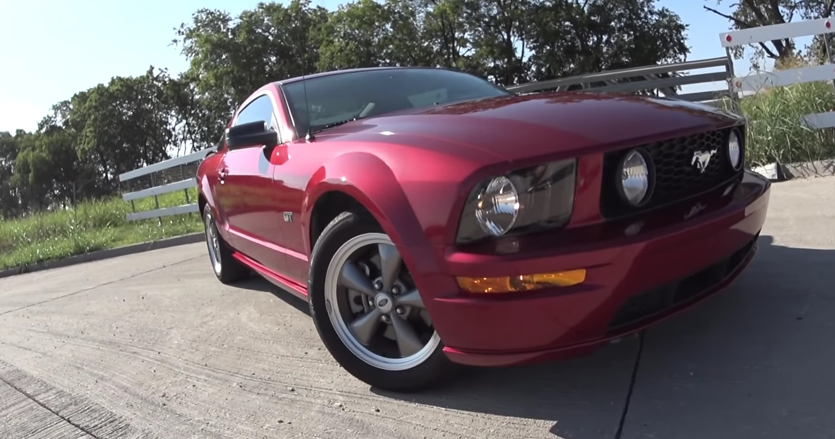 Video: 2005 Ford Mustang GT Driving Experience