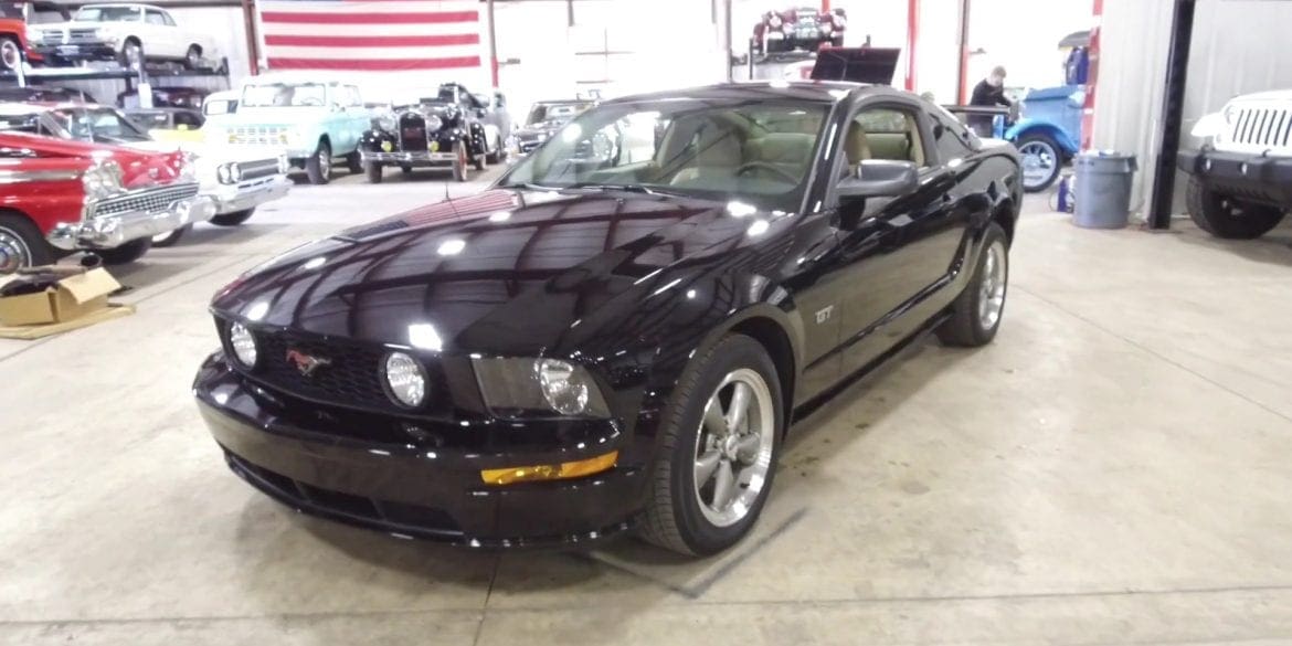 Video: Black 2005 Ford Mustang GT Walkaround