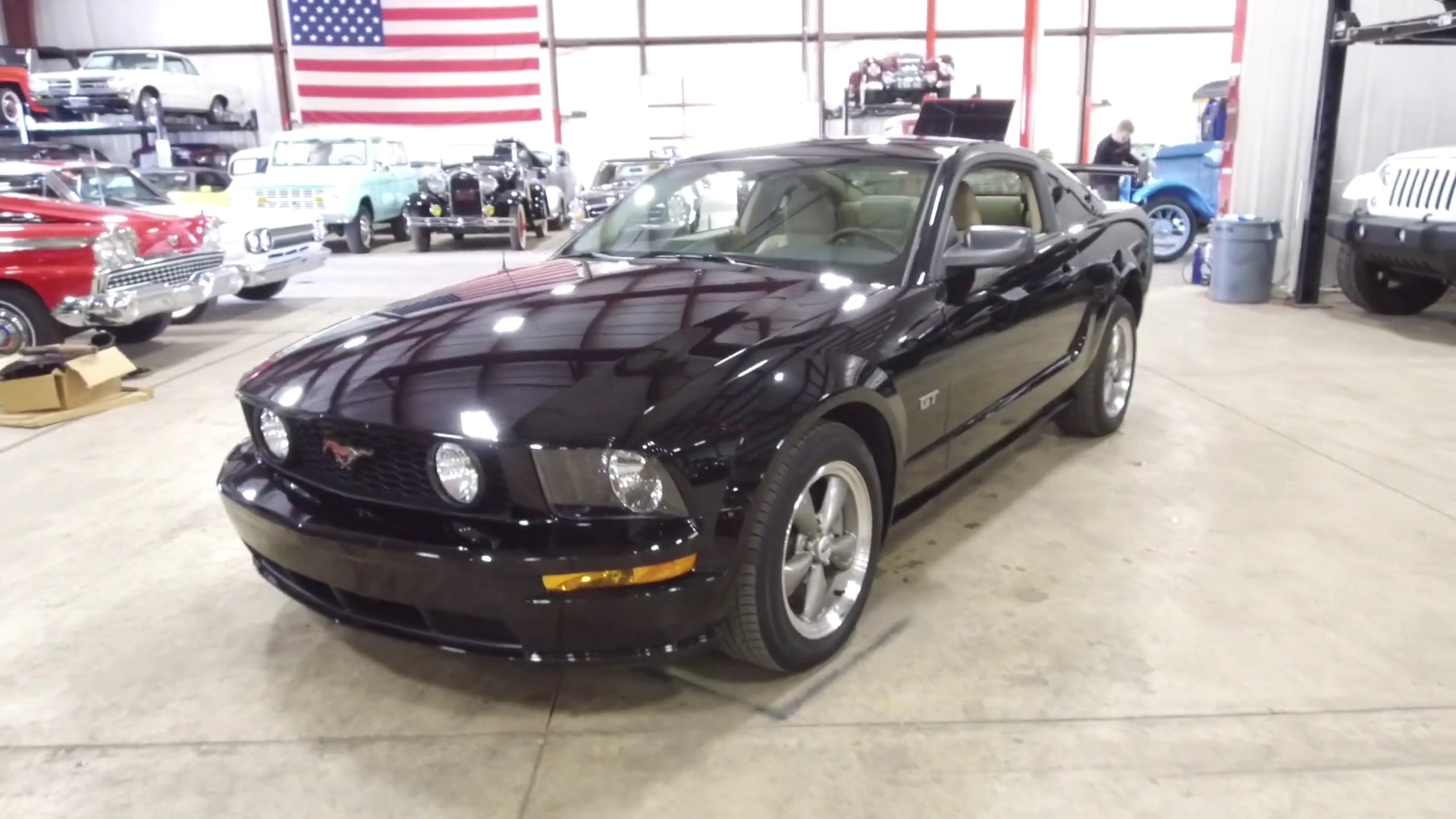 Video: Black 2005 Ford Mustang GT Walkaround