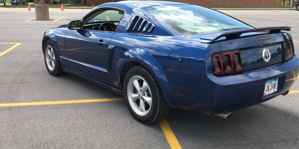 Video: 2006 Ford Mustang V6 Burnout + Walkaround