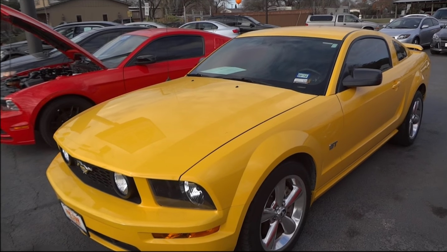 Video: 2006 Ford Mustang GT In-Depth Tour