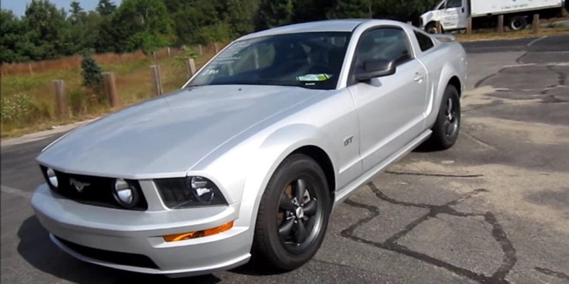 Video: 2006 Ford Mustang GT Start Up + Engine Sound