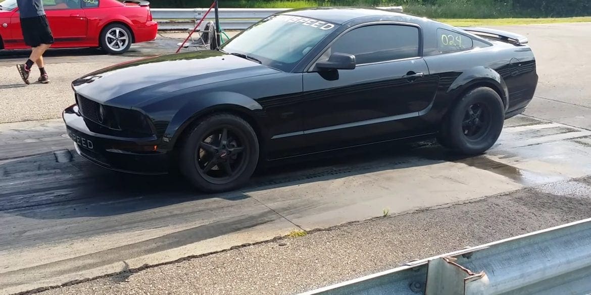 Video: 2006 Ford Mustang GT vs 2003 Mach 1 Mustang Shoot Out