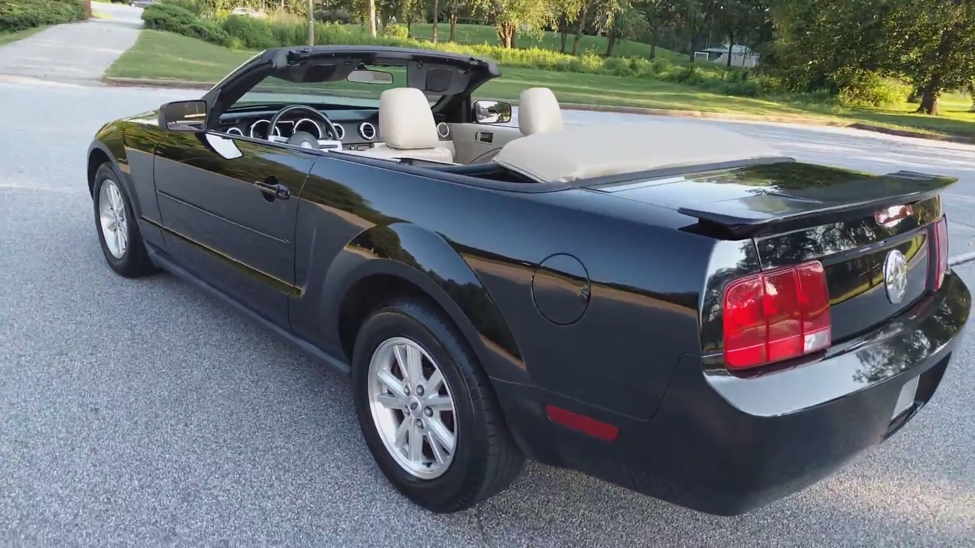 Video: 2007 Ford Mustang Convertible Walkaround