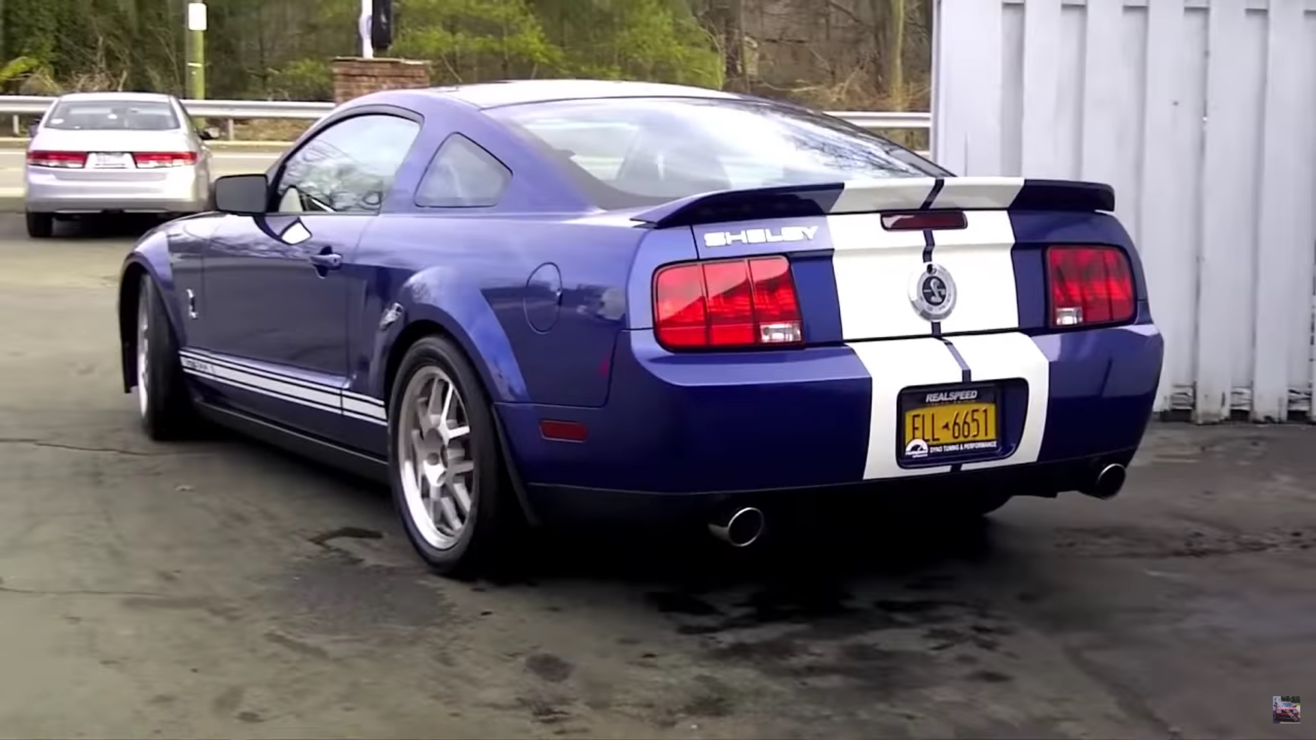 Video: 2007 Ford Mustang Shelby GT-500 With Flowmaster Exhaust Sound