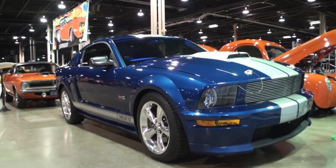 Video: Vista Blue 2008 Ford Mustang Shelby GT Engine Sound