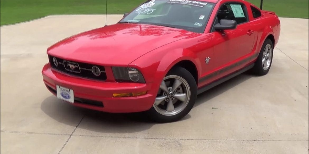 Video: 2009 Ford Mustang V6 Premium Startup & Exhaust Sound