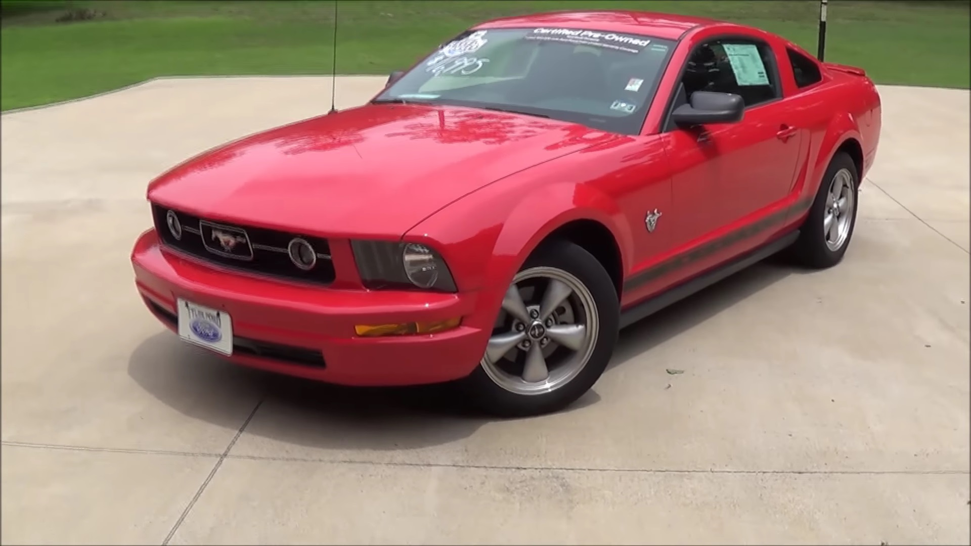 Video: 2009 Ford Mustang V6 Premium Startup & Exhaust Sound