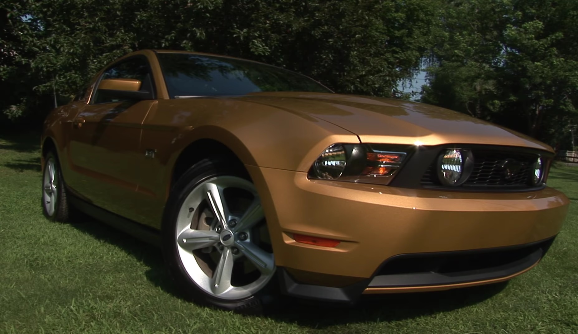 Video: 2010 Ford Mustang GT Premium Driving Experience