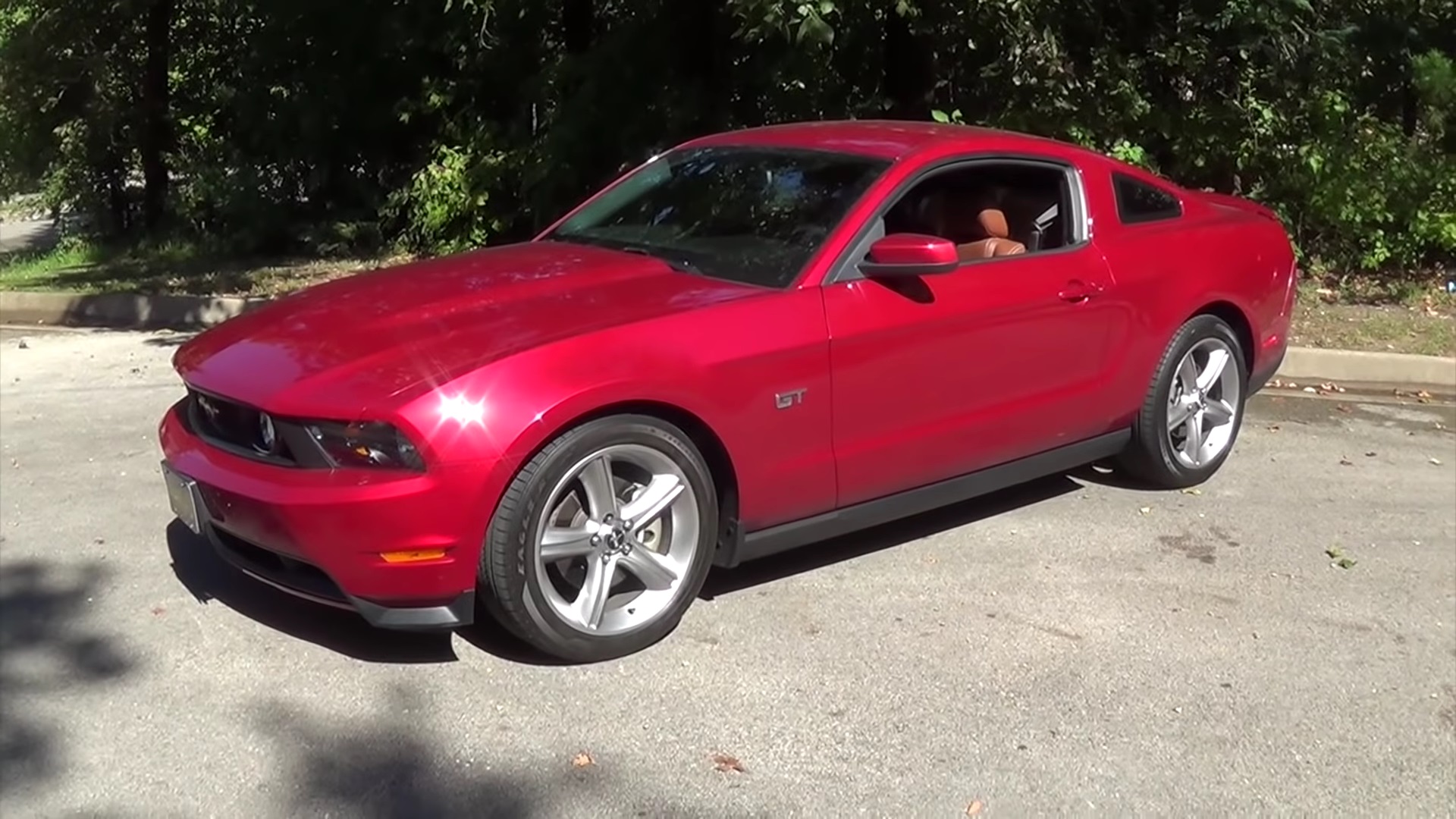 Video: 2010 Ford Mustang GT Premium In-Depth Look