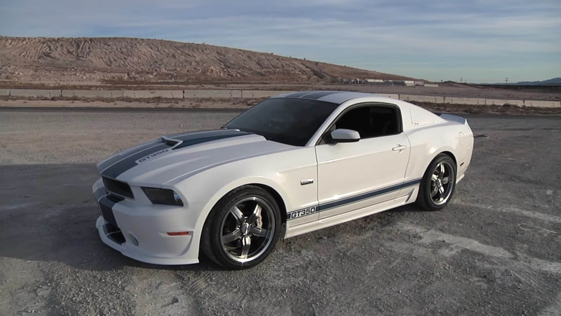 Video: 2011 Ford Mustang Shelby GT350 Massive Burnout!