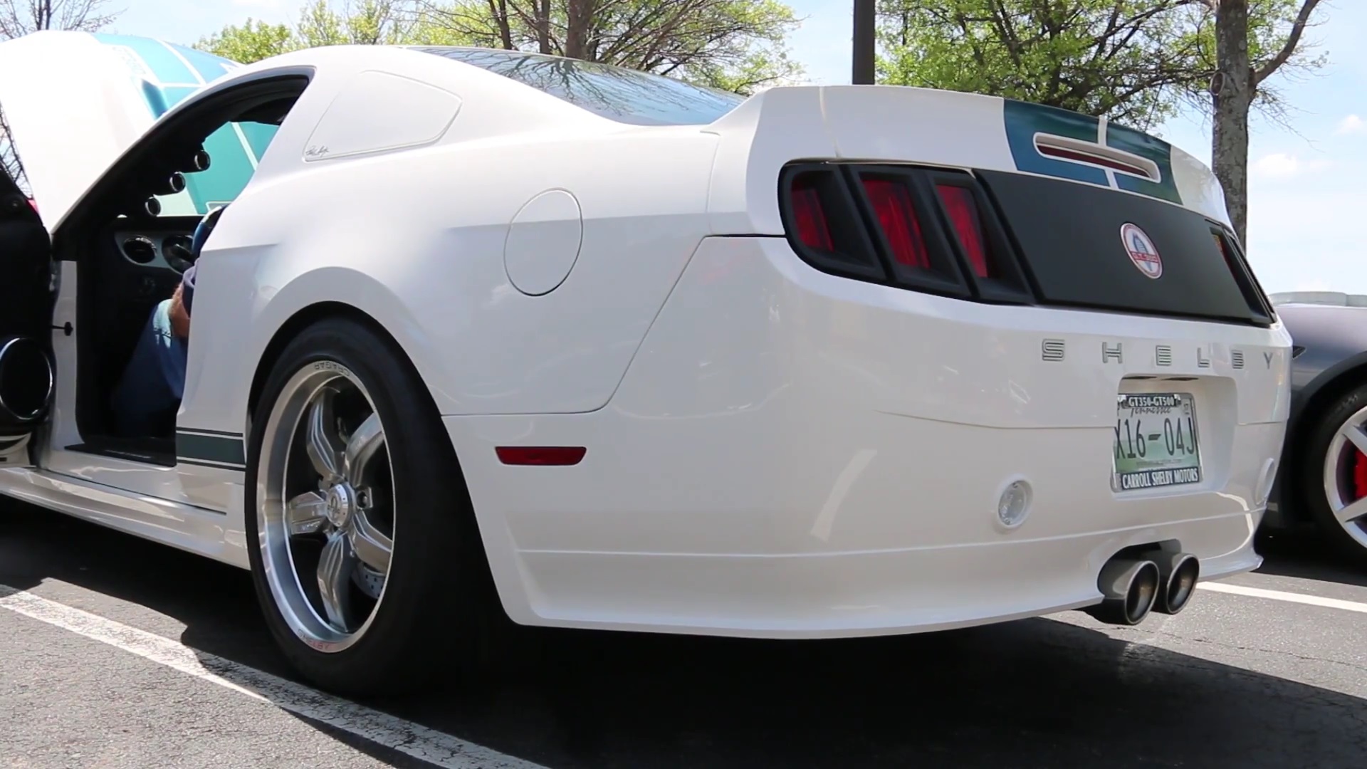 Video: 2011 Ford Mustang Shelby GT350 Exhaust Sound