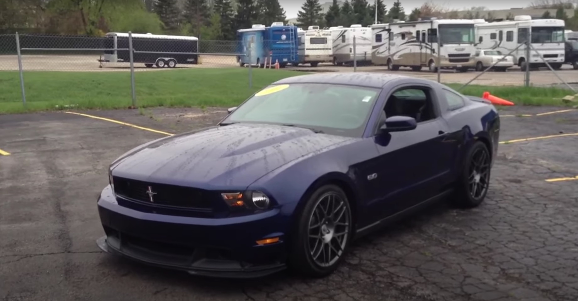 Video: 2011 Ford Mustang GT Exhaust Sound + Test Drive