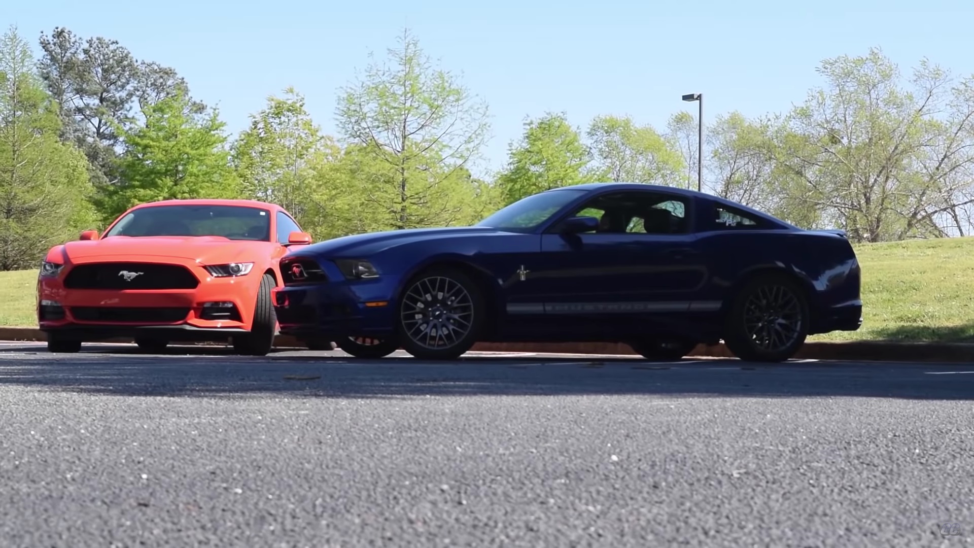 Video: 2013 Ford Mustang V6 vs 2015 Ford Mustang V6