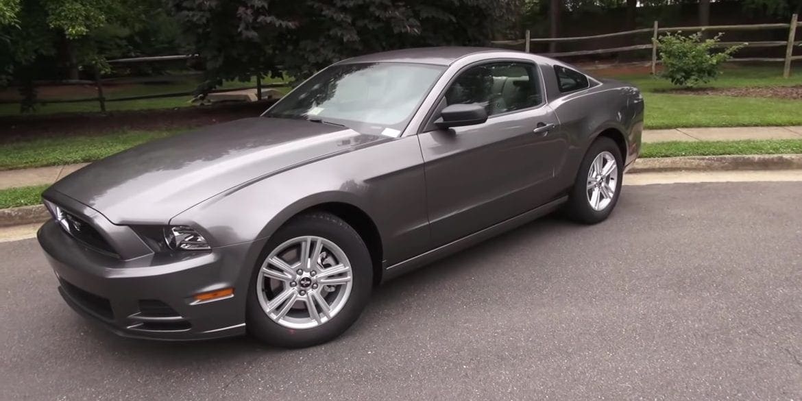 Video: 2014 Ford Mustang V6 6-Speed Walkaround, Exhaust & Test Drive