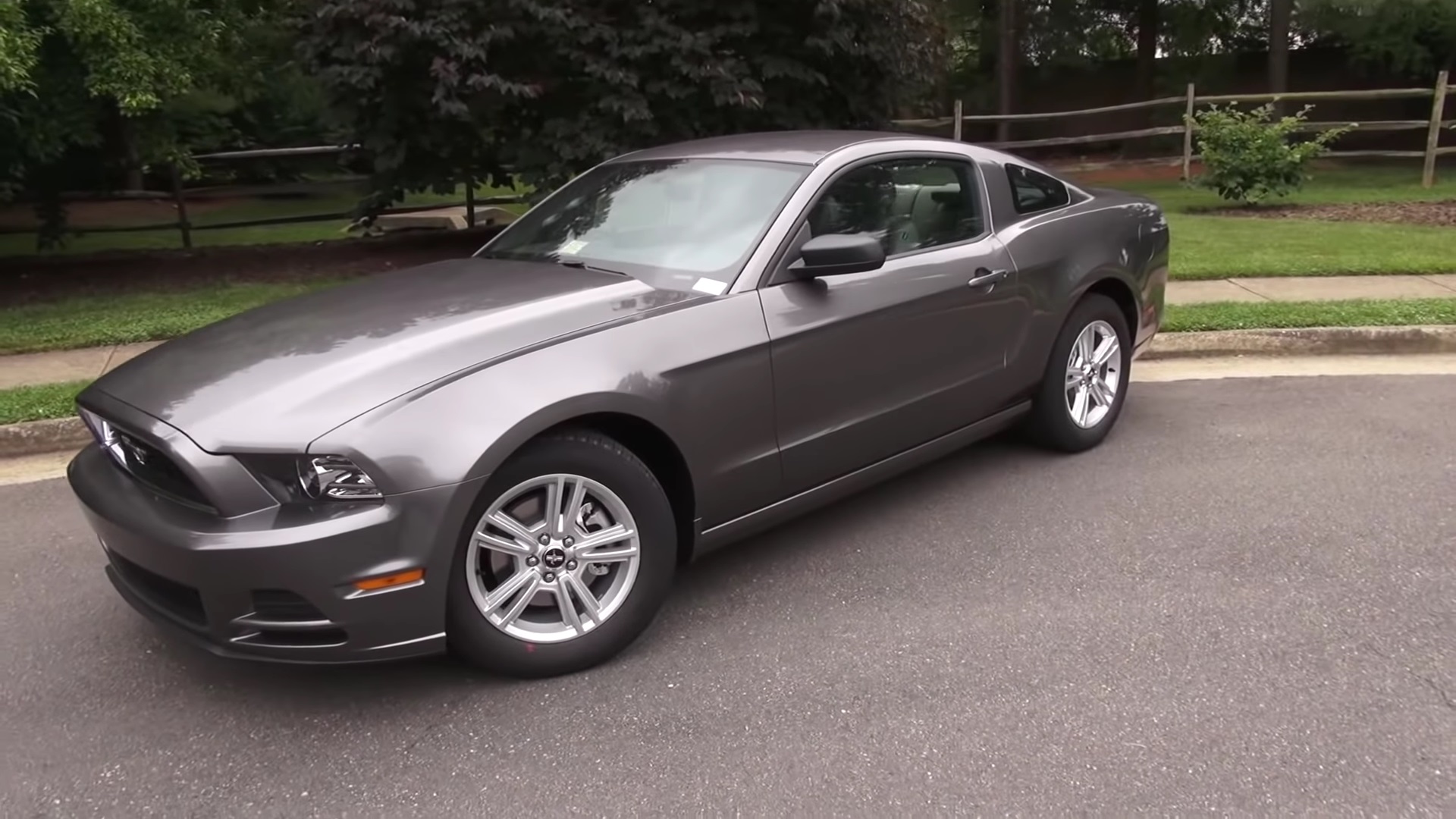 Video: 2014 Ford Mustang V6 6-Speed Walkaround, Exhaust & Test Drive