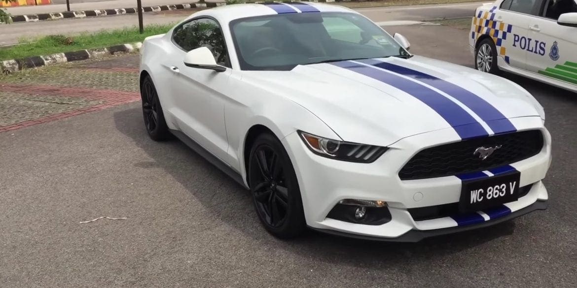 Video: 2016 Ford Mustang 2.3 Ecoboost Interior/Exterior Tour