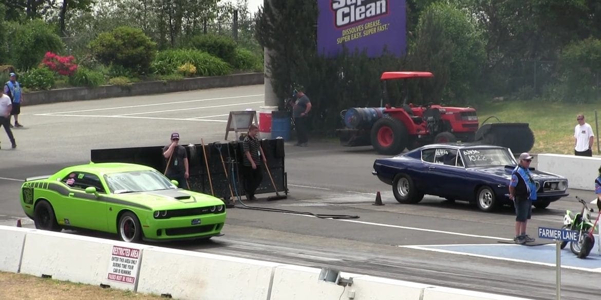 Video: 2016 Ford Mustang Cobra Jet vs 800 hp Challenger - 1/4 Mile Drag Race