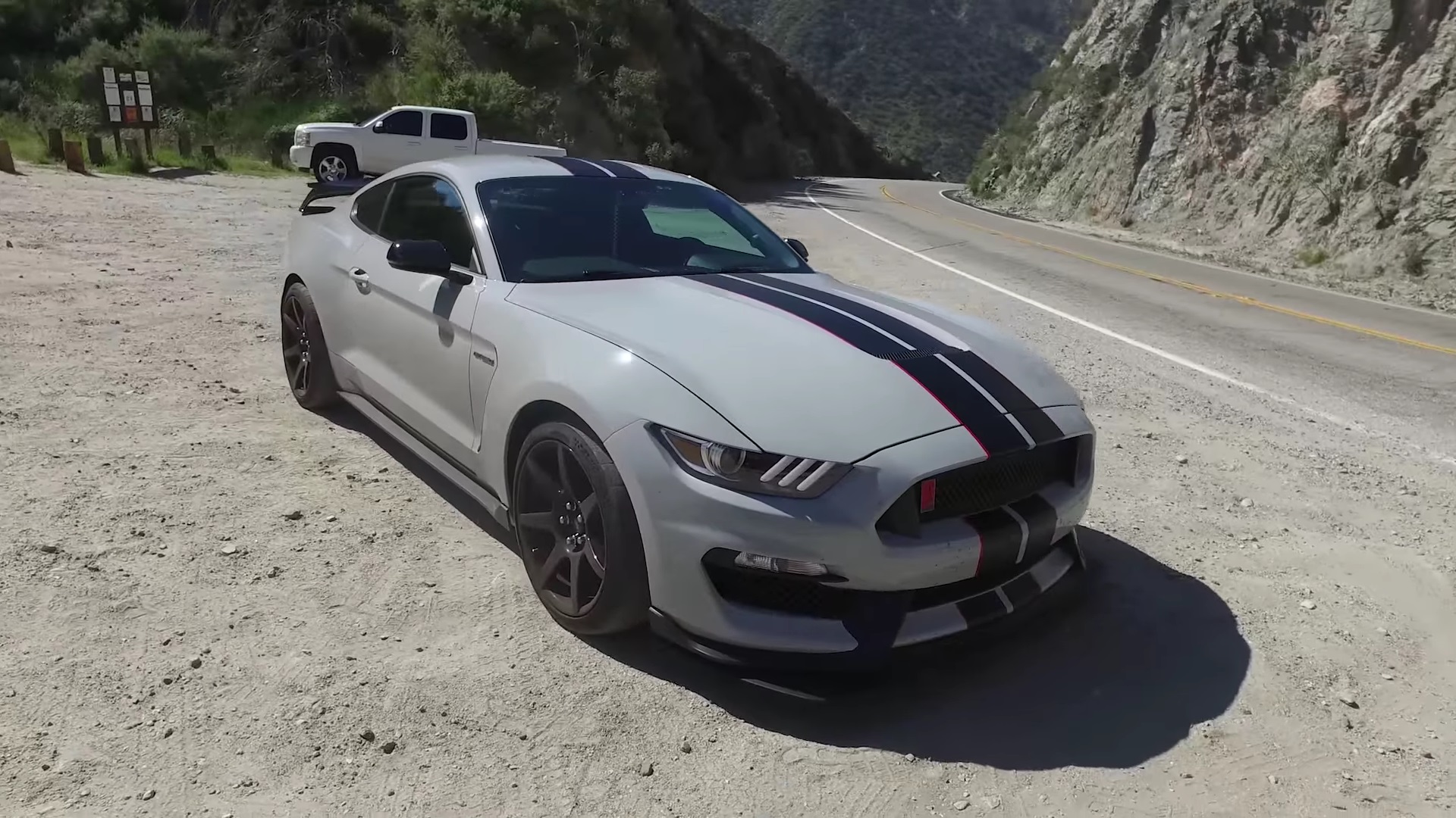Video: 2016 Ford Mustang Shelby GT350R - One Take