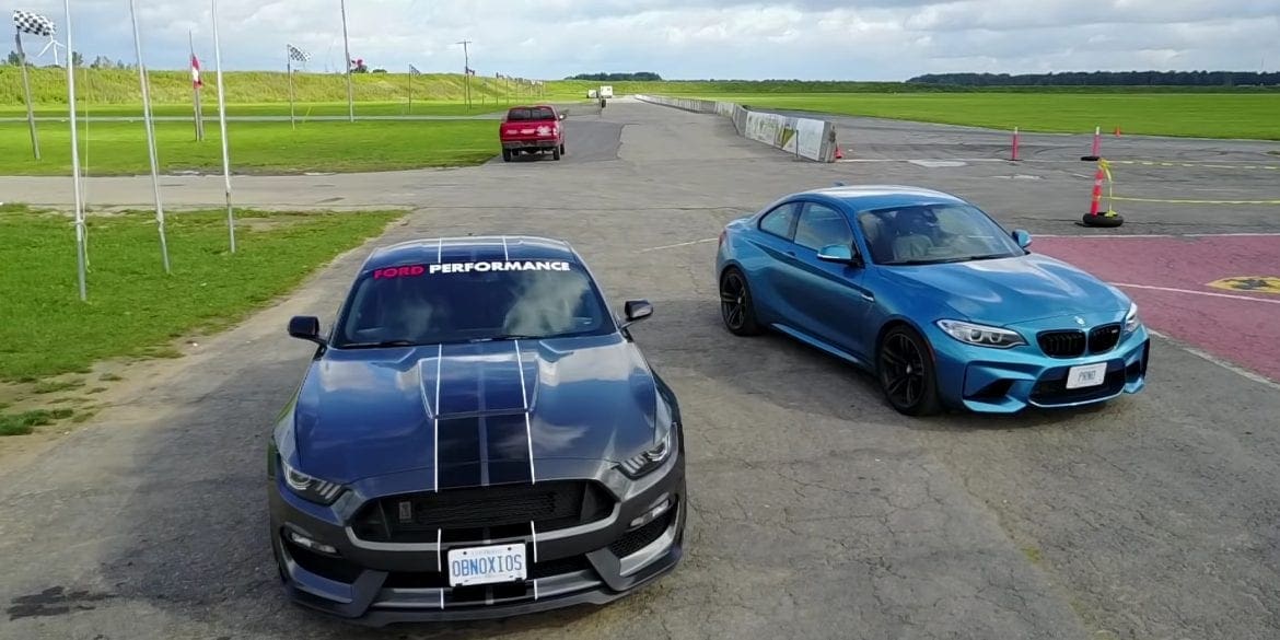 Video: 2016 Ford Mustang Shelby GT350 VS BMW M2 -Track Review