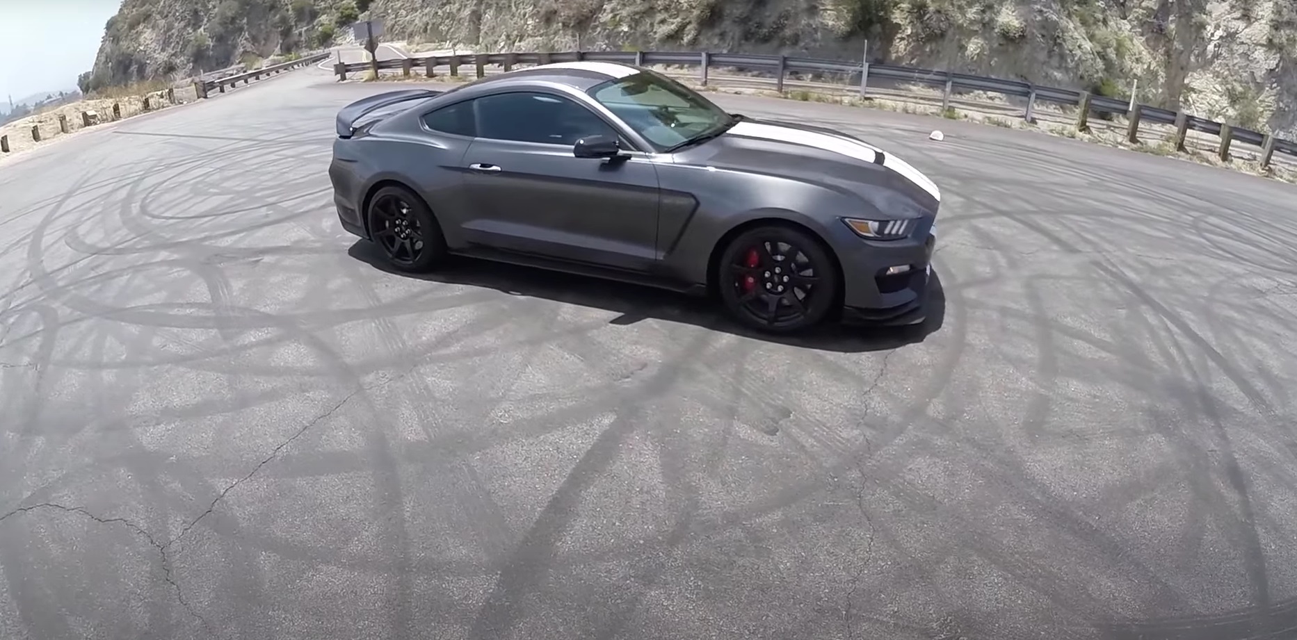 Video: 2016 Ford Mustang Shelby GT350R - POV Canyon Drive
