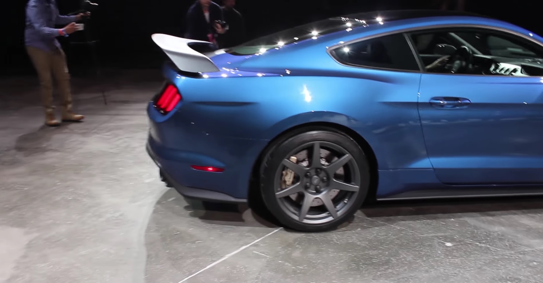 Video: 2016 Ford Mustang Shelby GT350R Loud Revs!