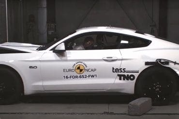Video: 2017 Ford Mustang - Crash Test