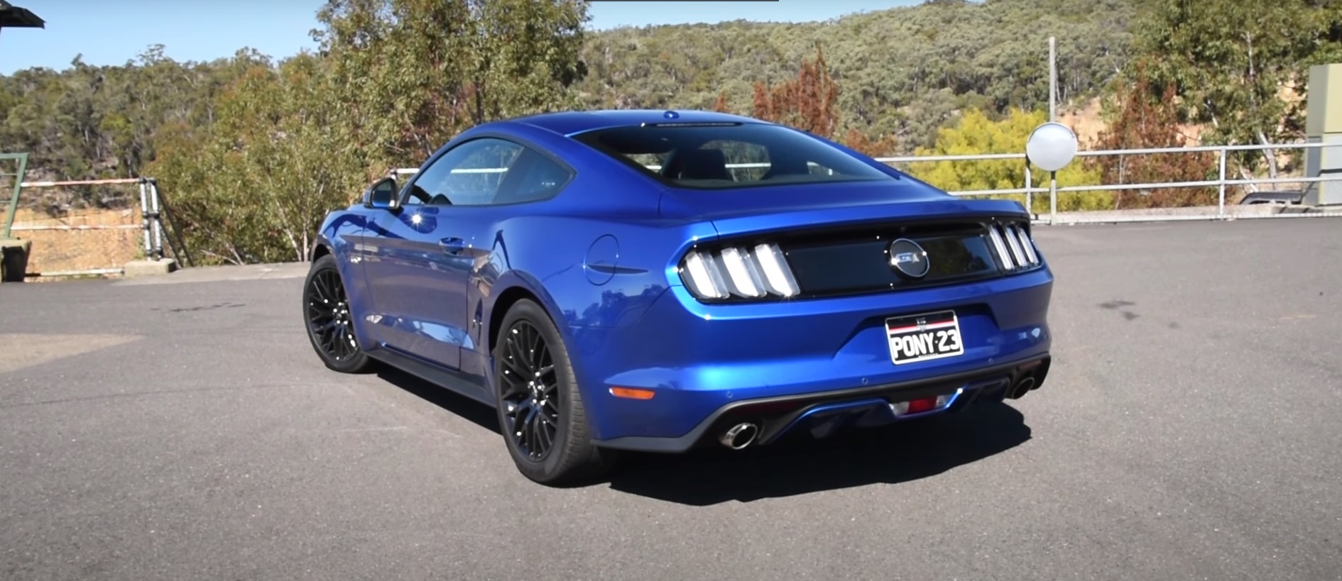 Video: 2017 Ford Mustang V8 0-100 kmh & Engine Sound