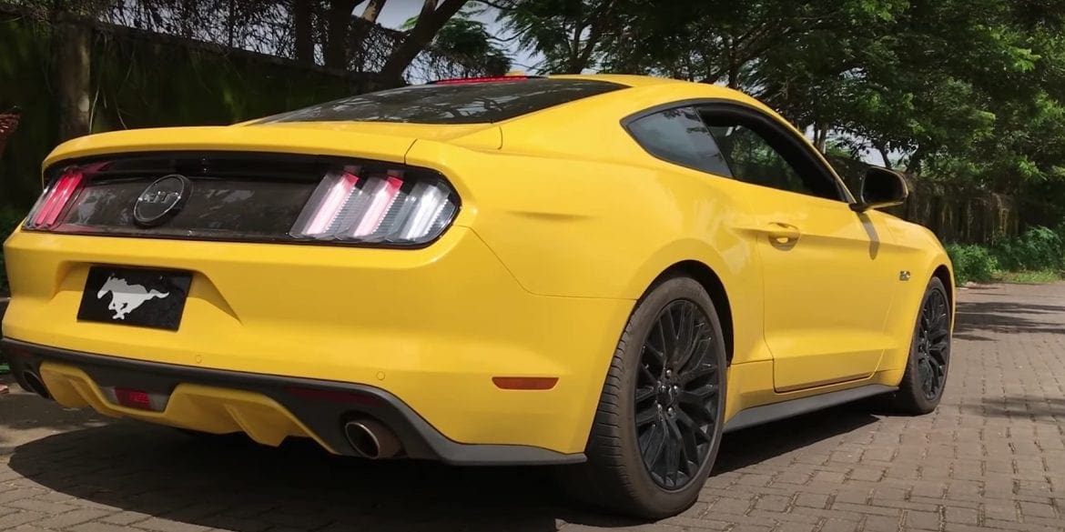 Video: 2017 Ford Mustang GT - Stock Exhaust Sounds + Modes