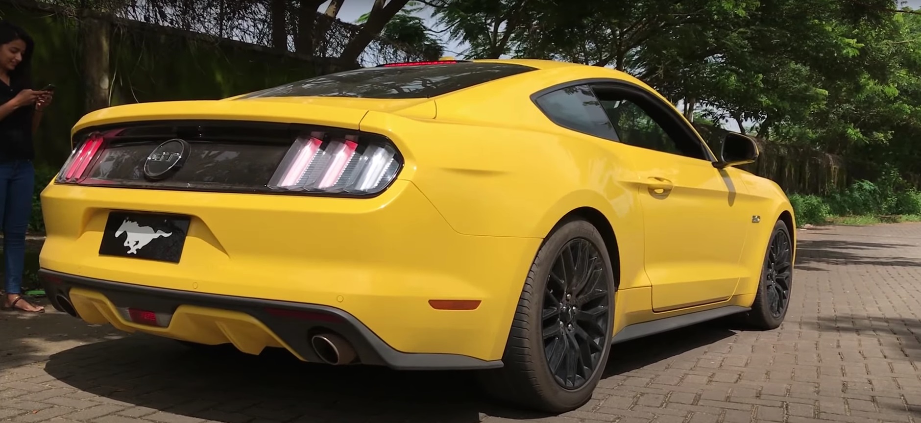 Video: 2017 Ford Mustang GT - Stock Exhaust Sounds + Modes