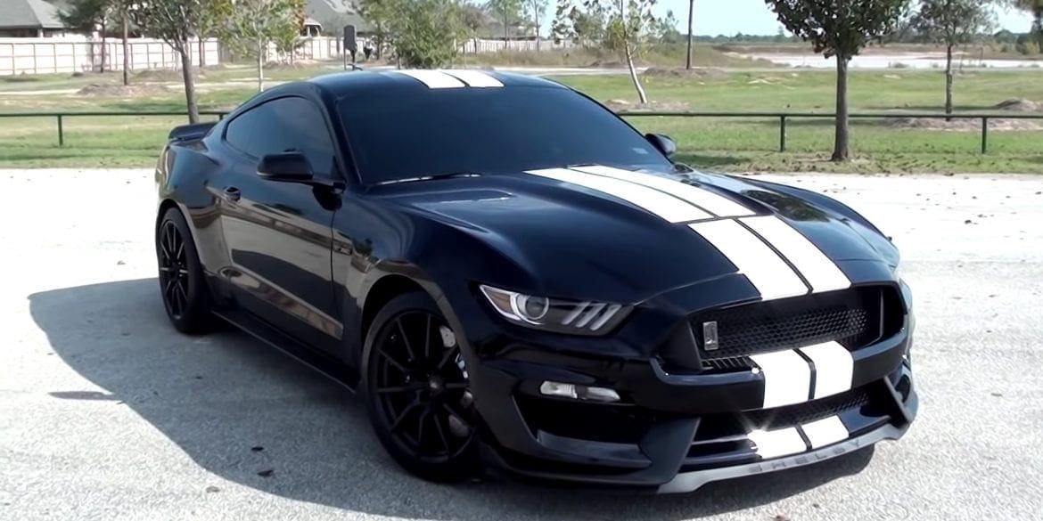 Video: 2017 Ford Mustang Shelby GT350 Driving Review