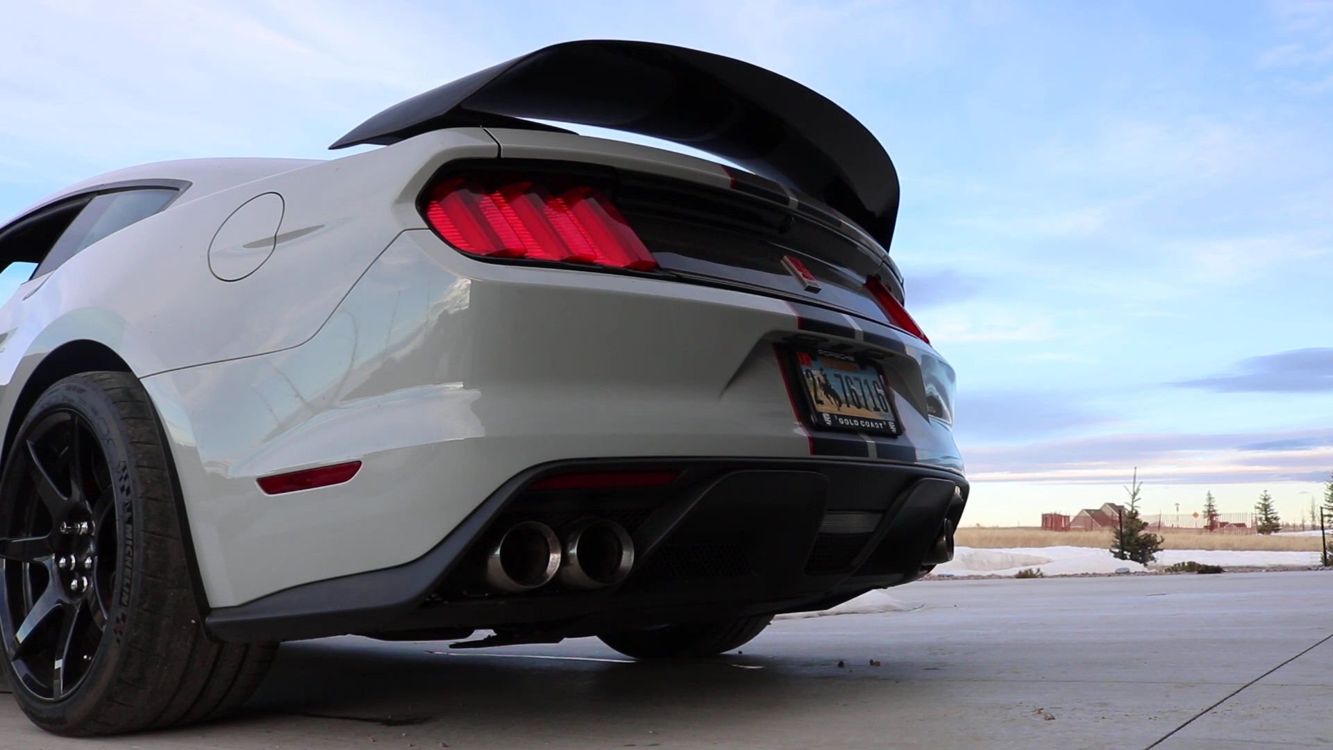 Video: 2017 Ford Mustang Shelby GT350R Exhaust Sound