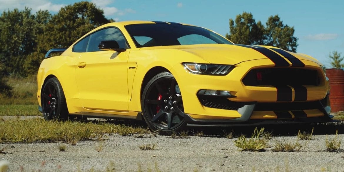 Video: Ford Mustang Shelby GT350R - Mustang Plus - Carfection