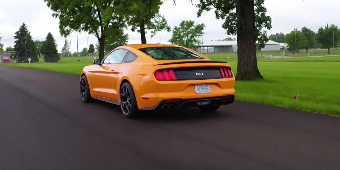 Video: 2018 Ford Mustang GT vs 2018 BMW M4 Comparison