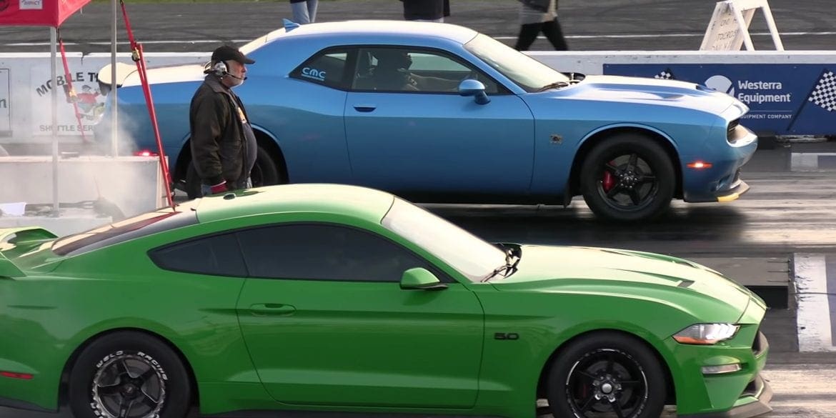 Video: 2018 Ford Mustang GT vs 2019 Challenger Scat Pack - Drag Race