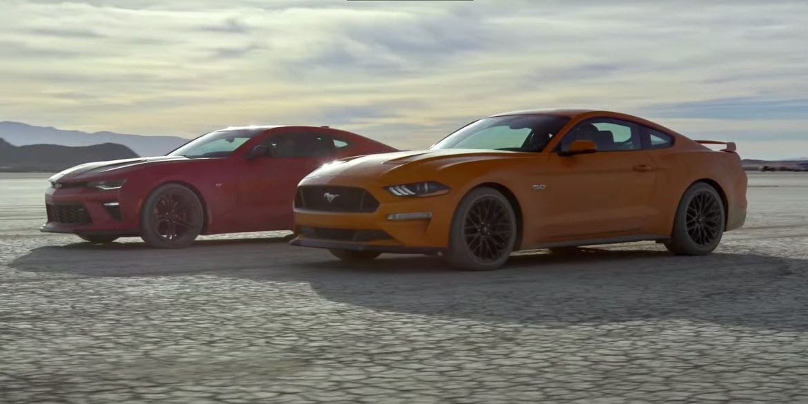 Video: 2018 Ford Mustang GT vs Camaro SS 1LE - Desert Drag Race
