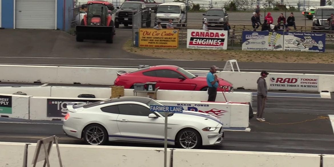 Video: 2018 Ford Mustang Shelby GT350 vs 2018 Mustang GT - 1/4 Mile Drag Race