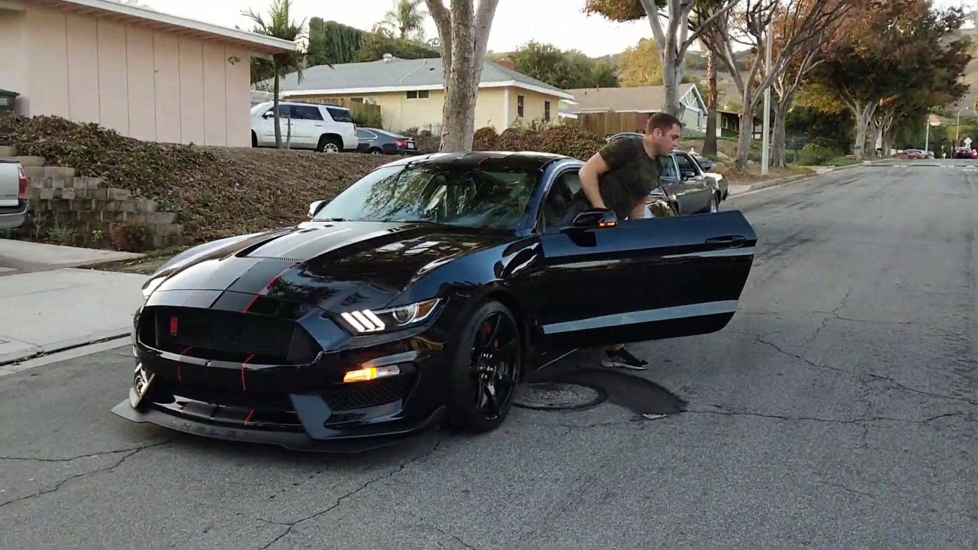 Video: 2018 Ford Mustang Shelby GT350R Delivery (A Dream Comes True)