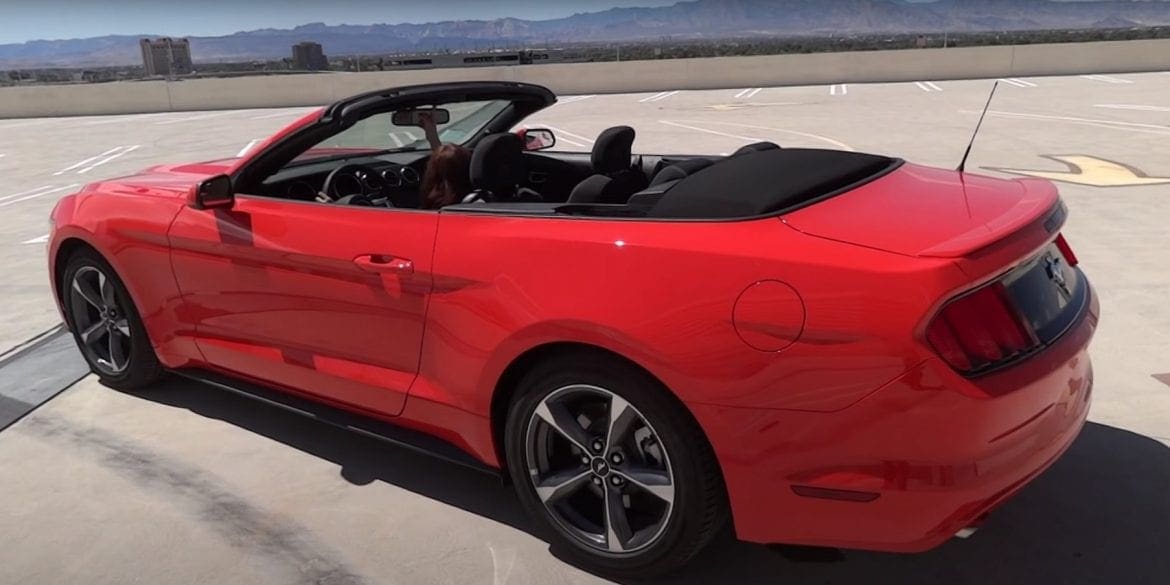 Video: 2015 Ford Mustang EcoBoost Convertible - Soft Top Open/Close