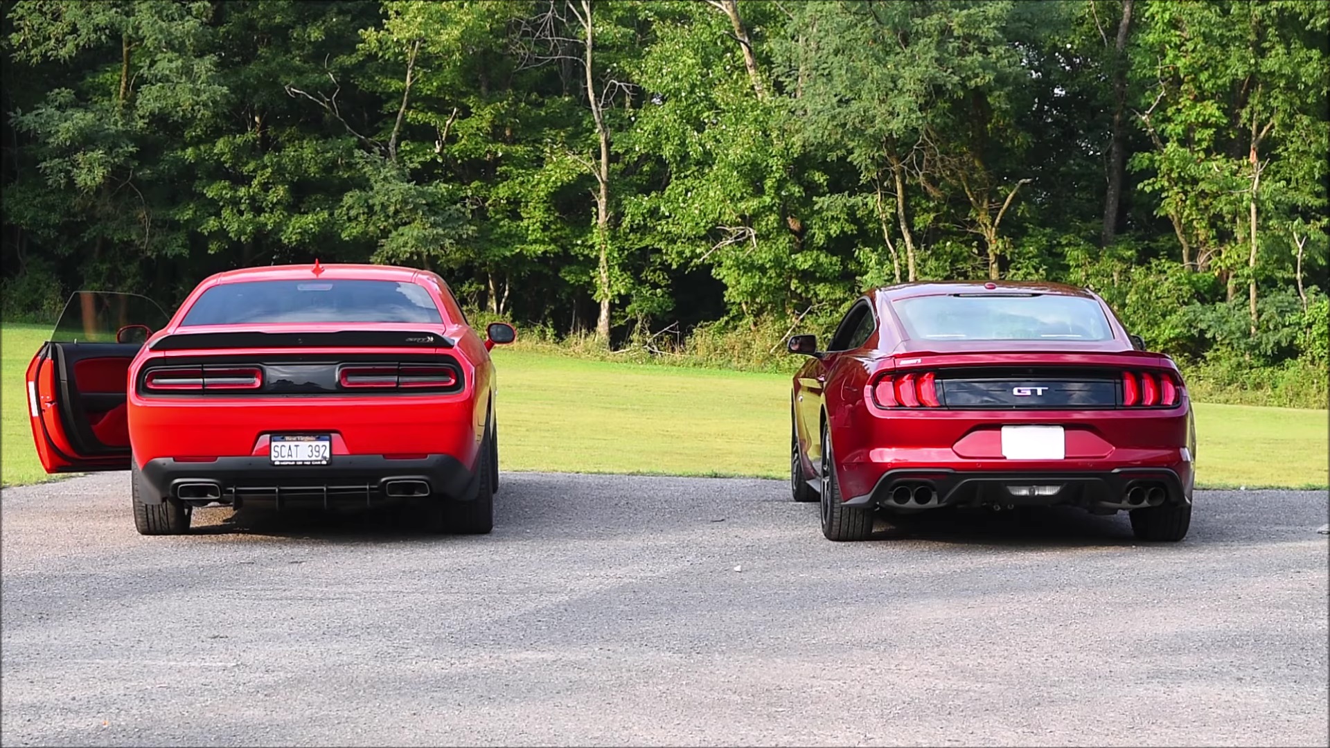 Video: 2019 Ford Mustang GT vs Dodge Challenger ScatPack