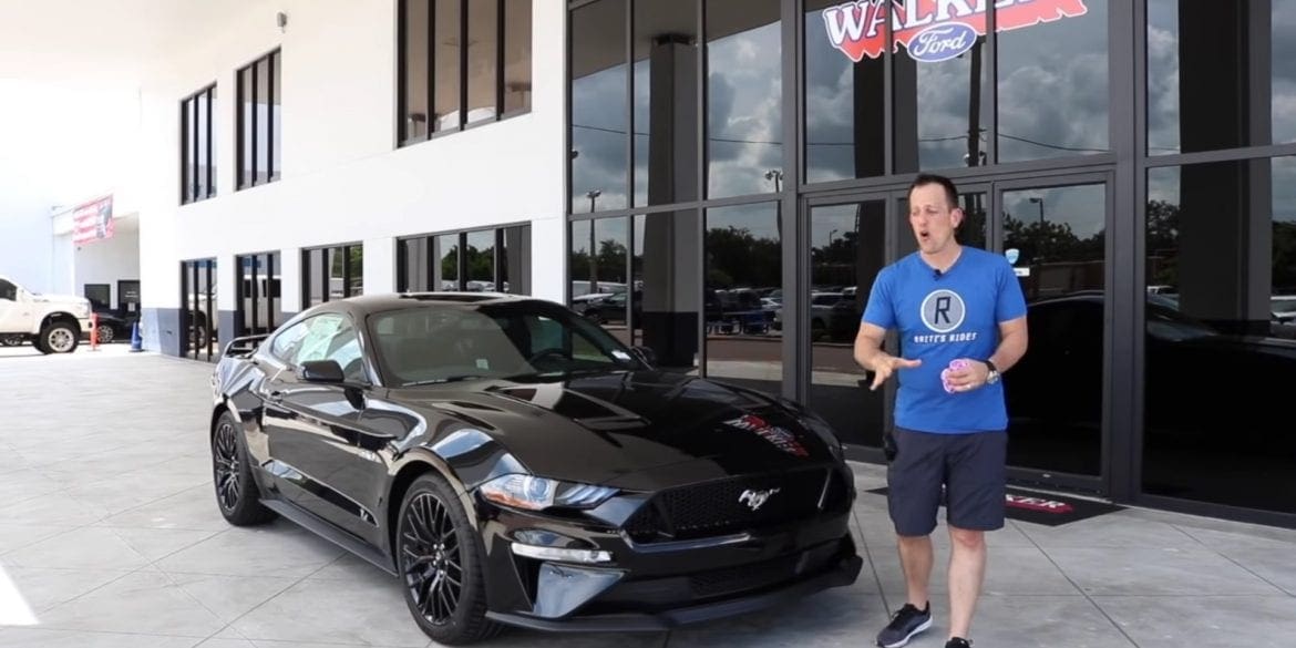 Video: What Does The 2019 Ford Mustang GT Have For The First Time Ever?