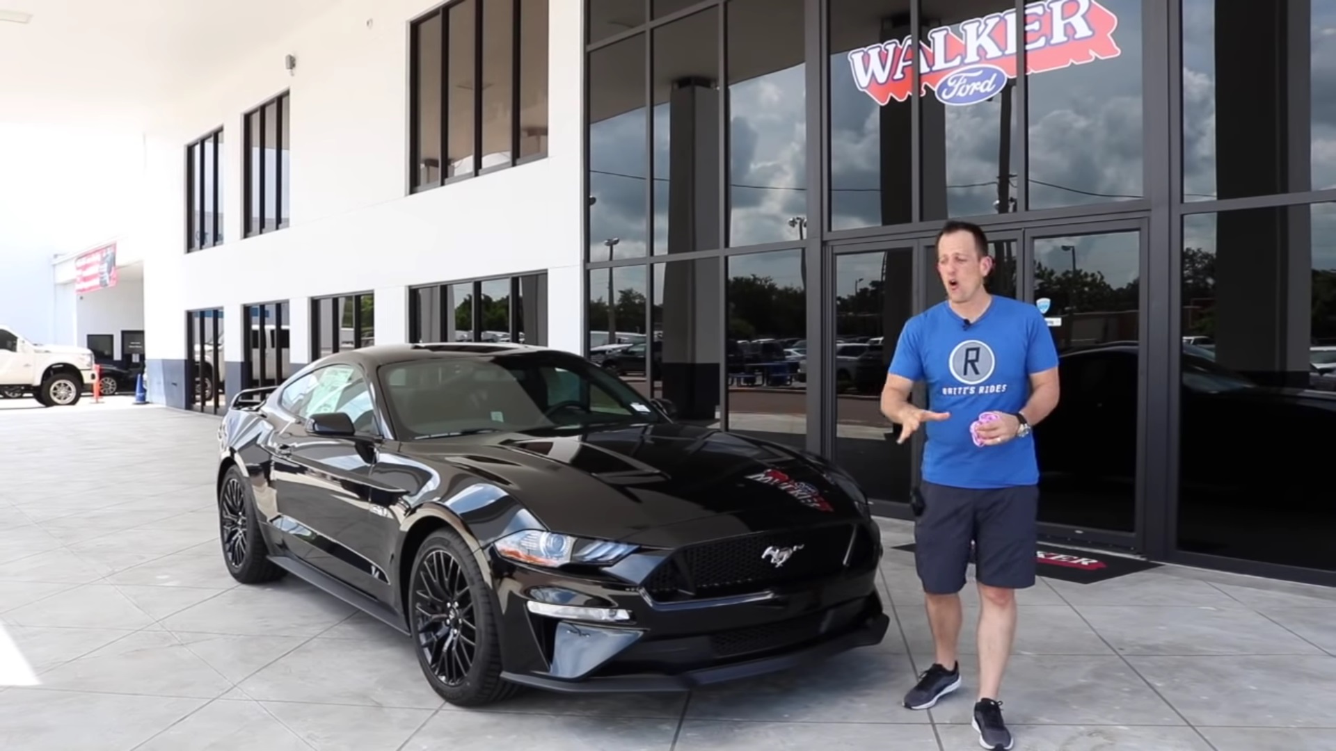 Video: What Does The 2019 Ford Mustang GT Have For The First Time Ever?