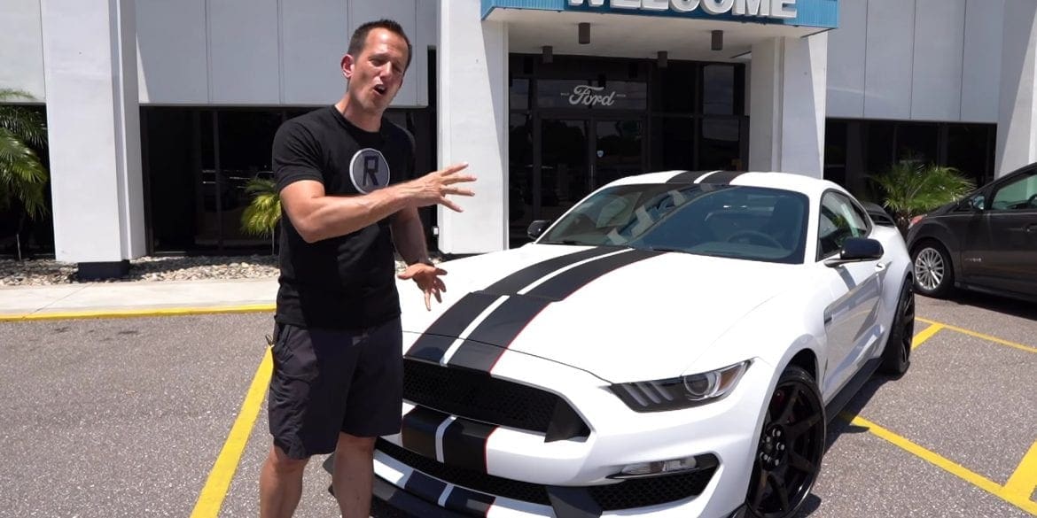 Video: Is The 2019 Ford Mustang Shelby GT350R Better Than The 2020 GT500?